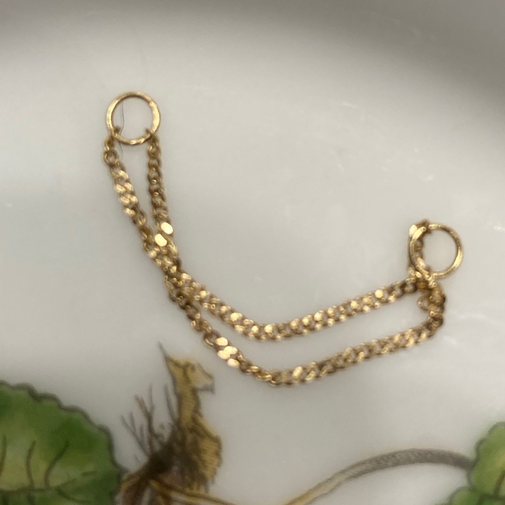 Elegant Gold Chain Earrings - Picture 3 of 4